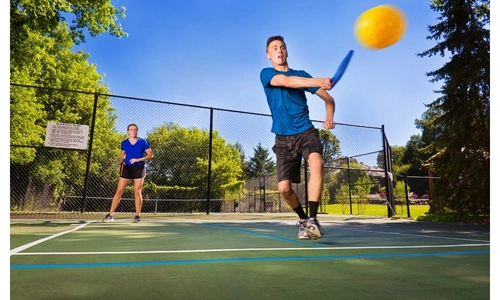 couple playing pickleball